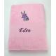 Drap de bain rose roi lapin personnalisé