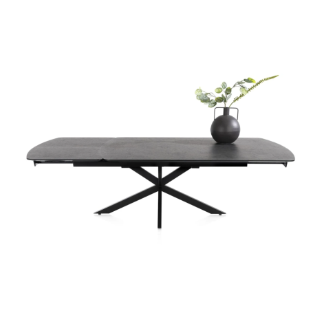 Table Bucarest